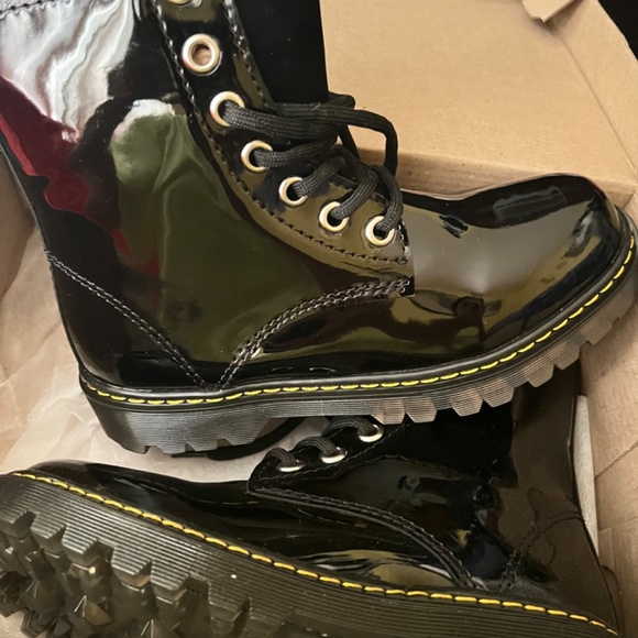 Black platform boots - Picture 2 of 2